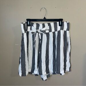 French Laundry Striped Gray and White Women's Shorts size 2X